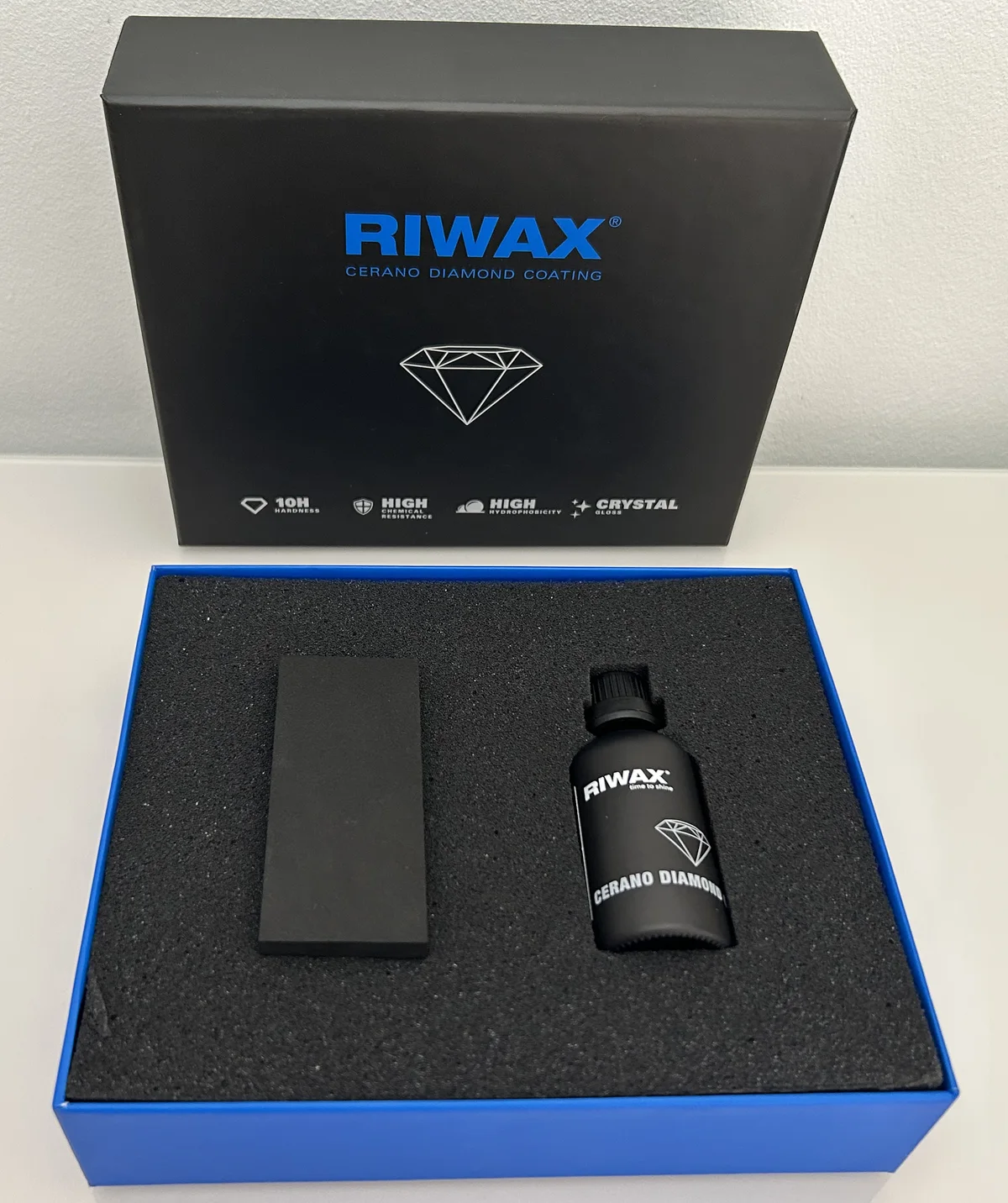Estuche abierto RIWAX CERANO DIAMOND COATING con el frasco y el aplicador
